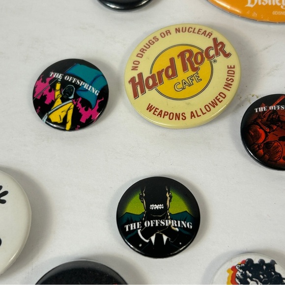 Buttons Collection with Colorful Designs - Picture 3 of 7